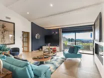 Дизайнерская вилла с морской панорамой в Mougins