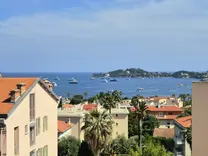 Пентхаус с новым ремонтом в Beaulieu-sur-Mer